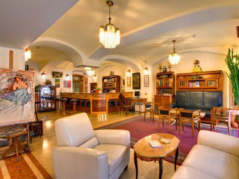 Hotel Mucha Прага Экстерьер фото