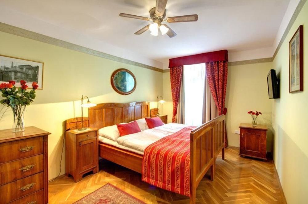 Hotel Mucha Прага Экстерьер фото